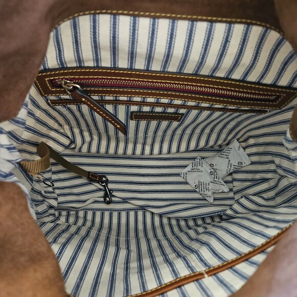 Dooney & Bourke Wayfarer Boho Nylon/Leather Large Shoulder Bag Taupe NWT - Picture 4 of 16